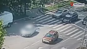 VIDEO Bunică și nepoată, spulberate pe o trecere de pietoni din Capitală! Totul a fost surprins pe camerele de supraveghere